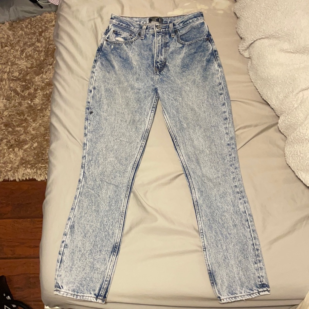Abercrombie & Fitch Light Wash High Rise Mom Jean
